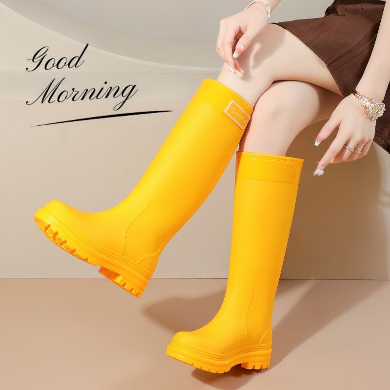 30dbe9af-04d4-49c0-93a8-203a0ccf1bd7_gele-dames-hoge-pvc-regenlaarzen-mode-antislip-waterdicht-keuken-werklaarzen.jpg