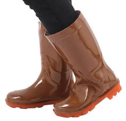 94864b81-d51a-4dbf-be62-efed053f0847_glanzende-bruine-waterdichte-ademende-pvc-tuinlaarzen-zware‑belasting-oranje-zool.png